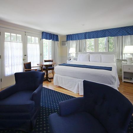 Colonial Inn ハーバー・スプリングス 部屋 写真
