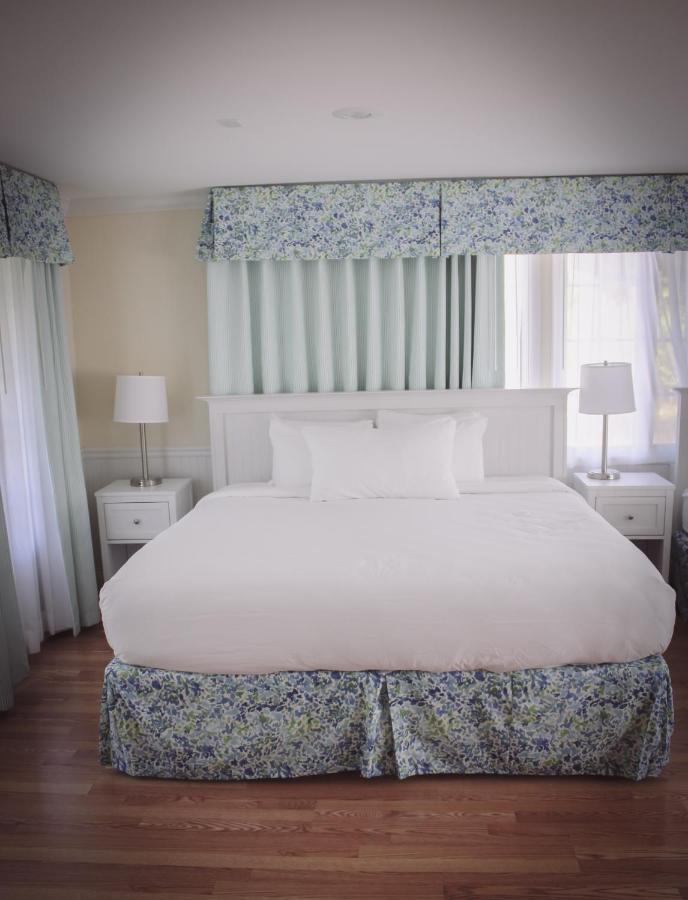 Colonial Inn ハーバー・スプリングス エクステリア 写真