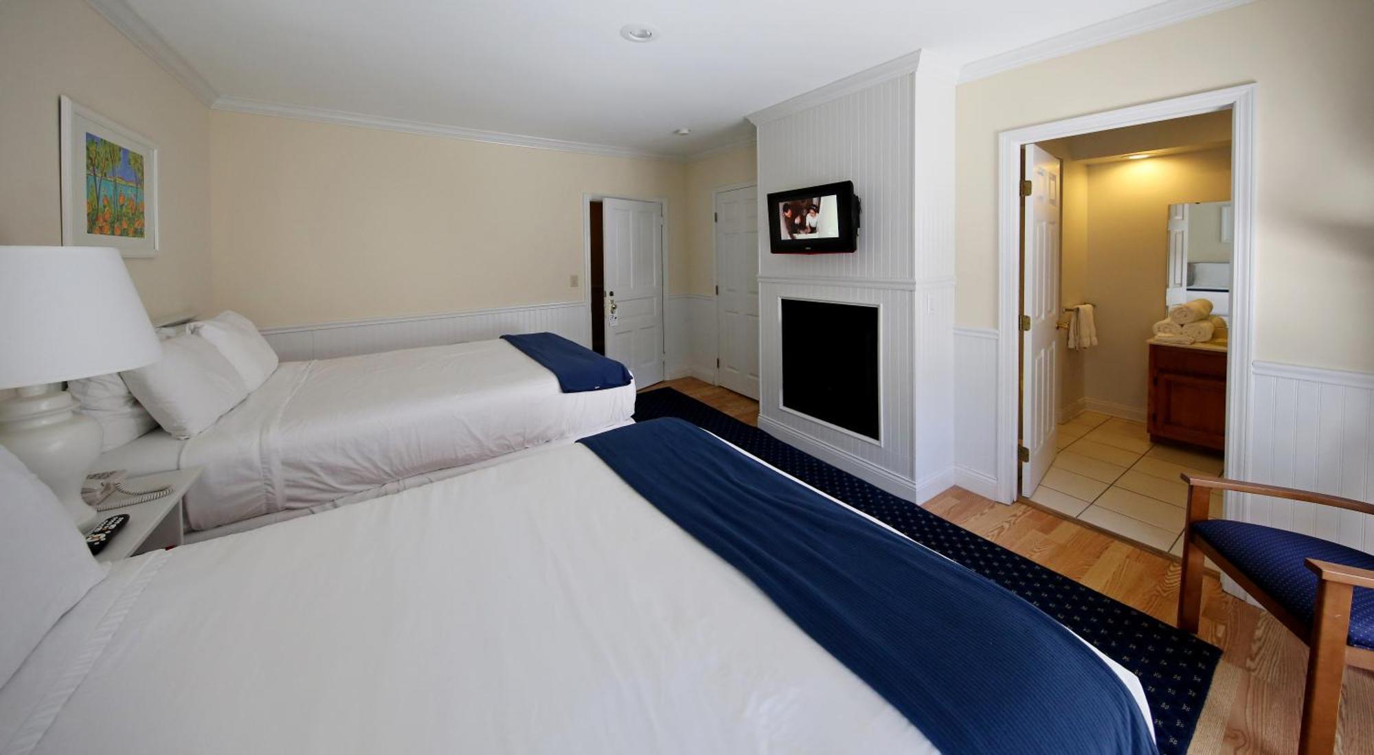 Colonial Inn ハーバー・スプリングス 部屋 写真