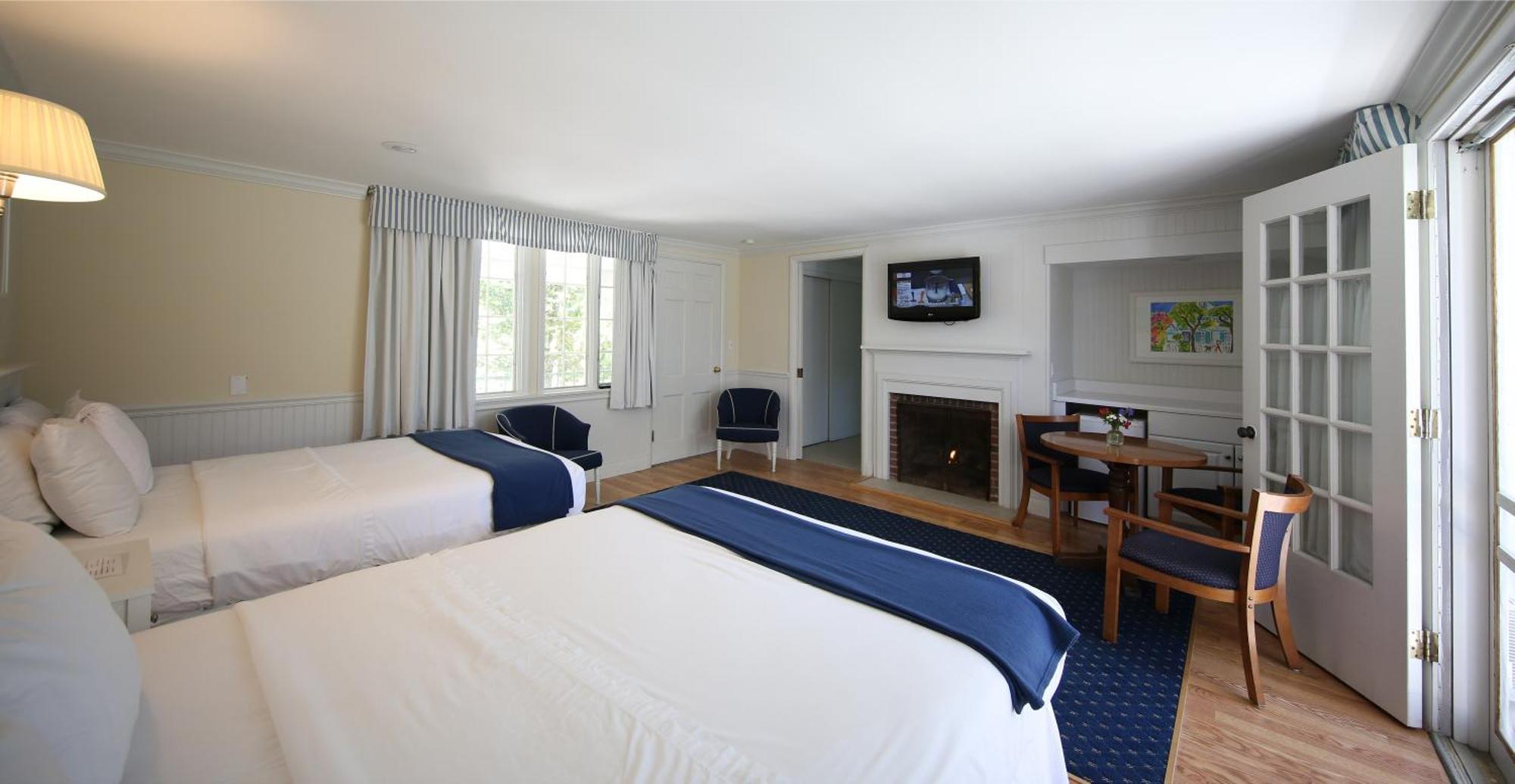 Colonial Inn ハーバー・スプリングス 部屋 写真