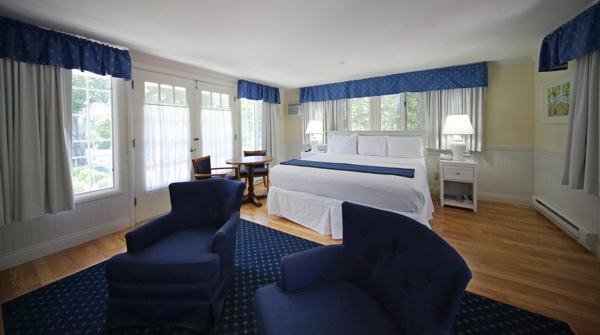 Colonial Inn ハーバー・スプリングス 部屋 写真
