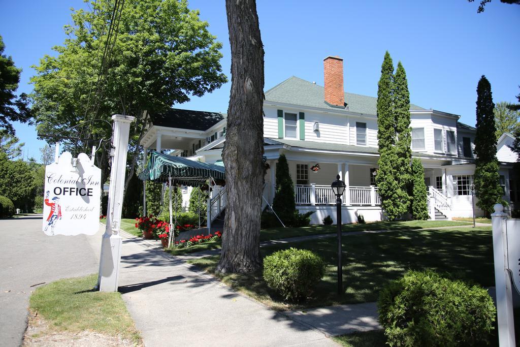 Colonial Inn ハーバー・スプリングス エクステリア 写真
