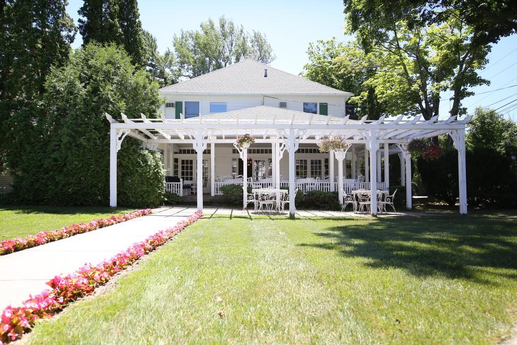 Colonial Inn ハーバー・スプリングス エクステリア 写真