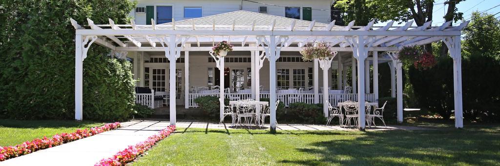 Colonial Inn ハーバー・スプリングス エクステリア 写真