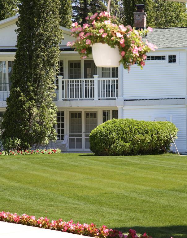 Colonial Inn ハーバー・スプリングス エクステリア 写真