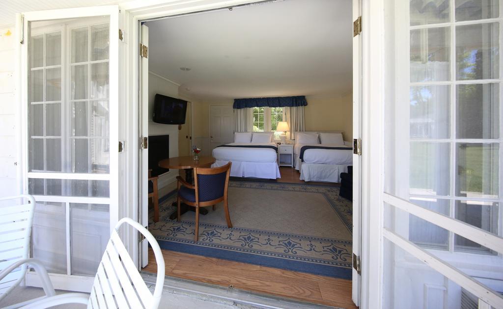 Colonial Inn ハーバー・スプリングス エクステリア 写真