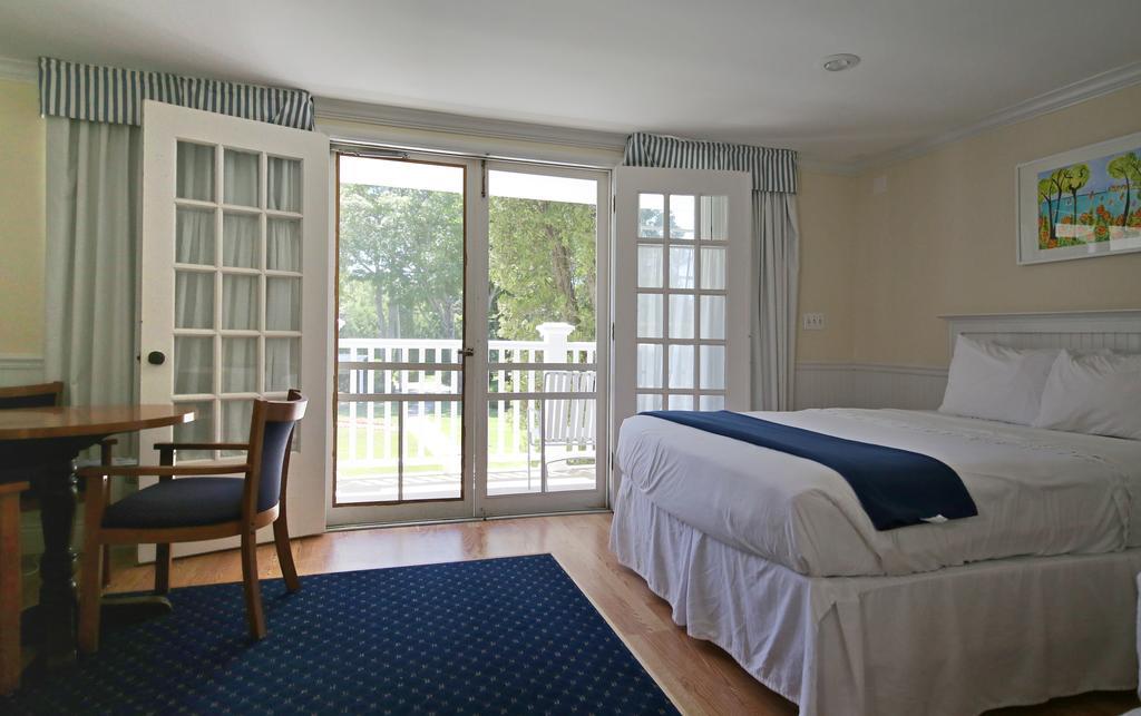 Colonial Inn ハーバー・スプリングス エクステリア 写真