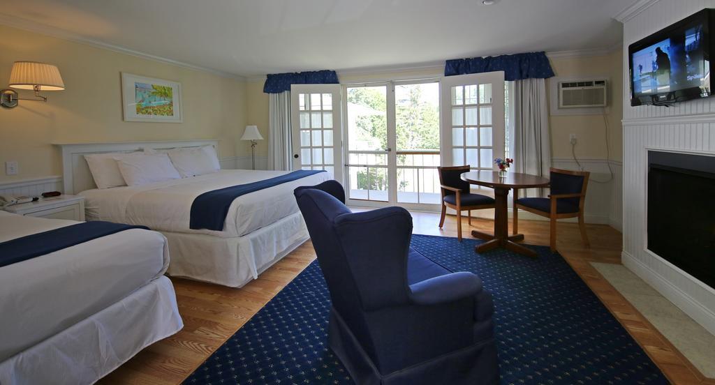 Colonial Inn ハーバー・スプリングス エクステリア 写真