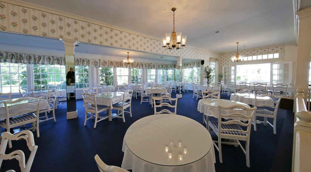 Colonial Inn ハーバー・スプリングス エクステリア 写真