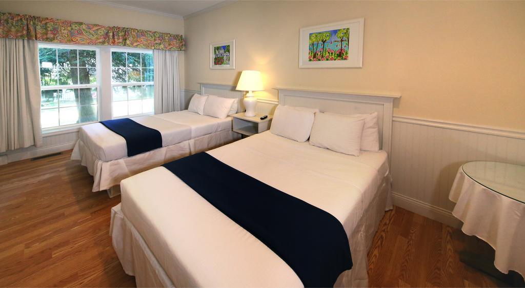 Colonial Inn ハーバー・スプリングス 部屋 写真