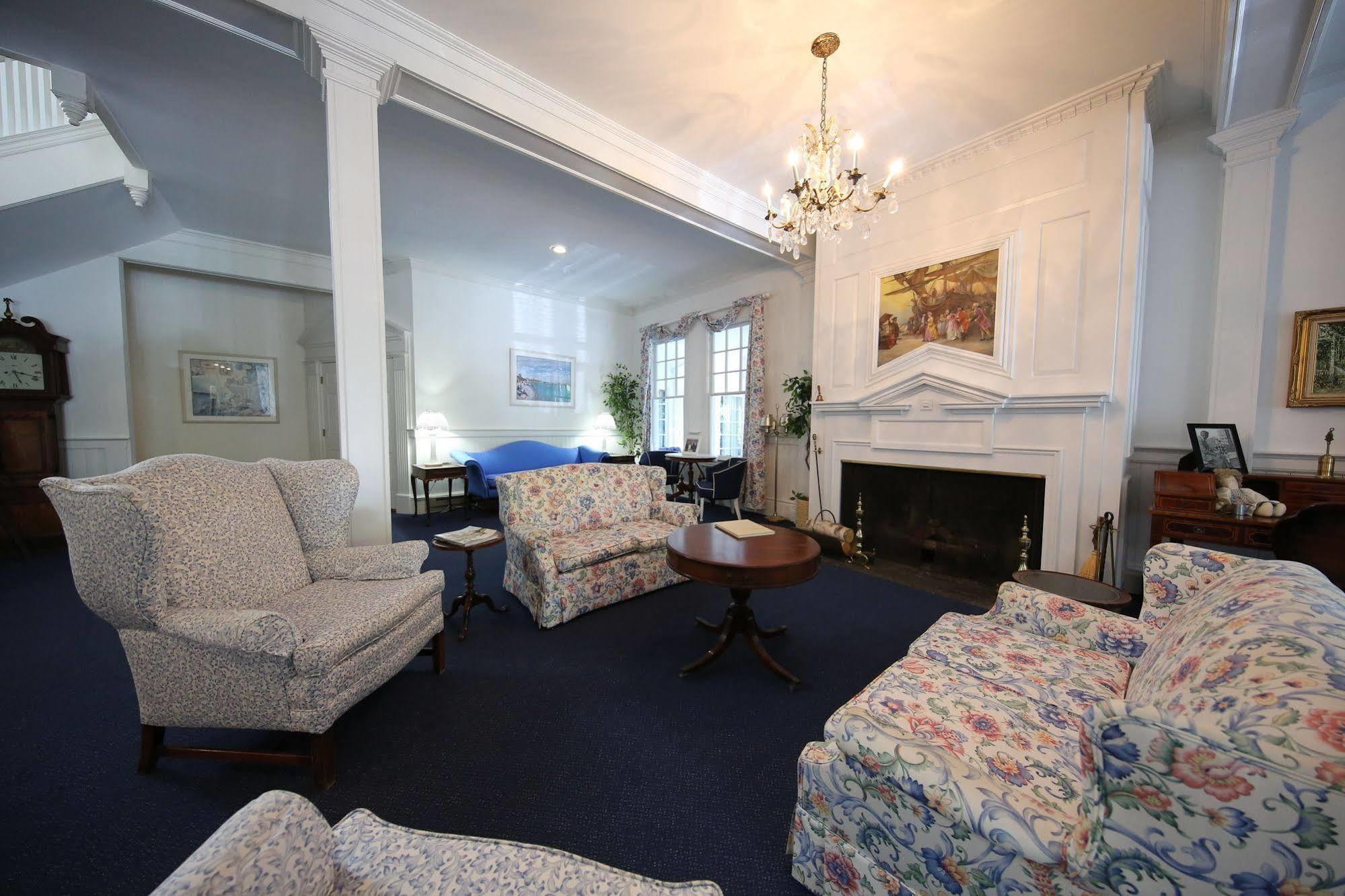 Colonial Inn ハーバー・スプリングス エクステリア 写真