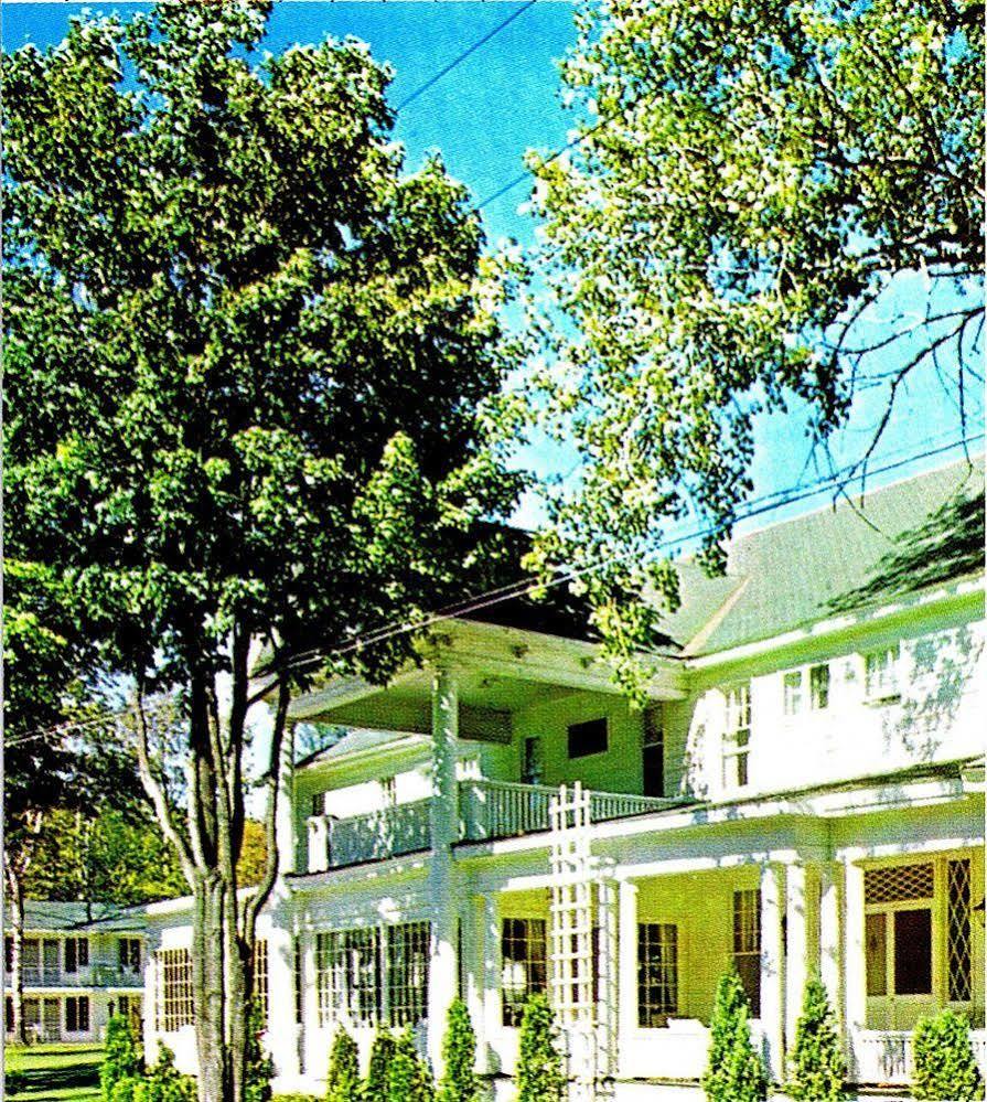 Colonial Inn ハーバー・スプリングス エクステリア 写真
