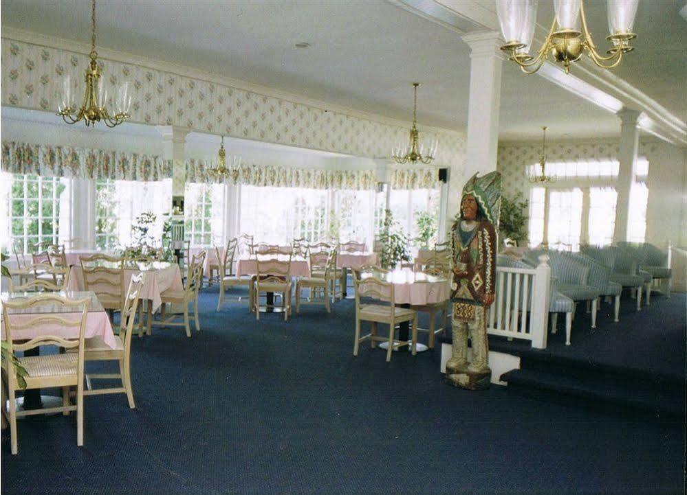 Colonial Inn ハーバー・スプリングス エクステリア 写真