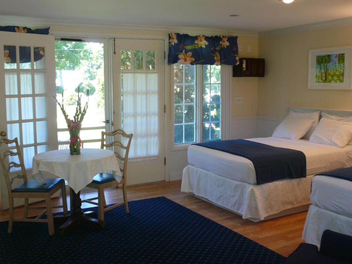 Colonial Inn ハーバー・スプリングス エクステリア 写真